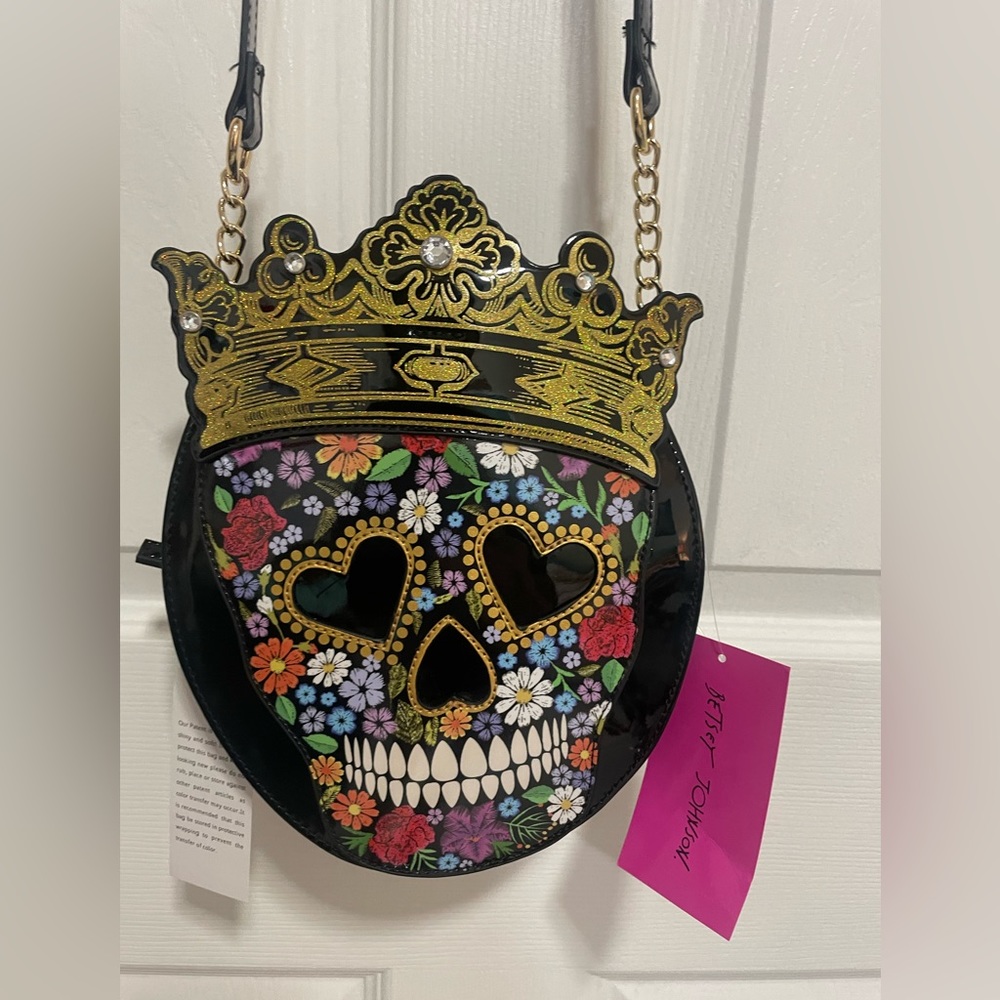 Betsey Johnson Kitsch crossbody sugar skull black